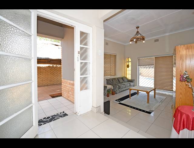 3 BEDROOM HOUSE FOR SALE IN CROSBY